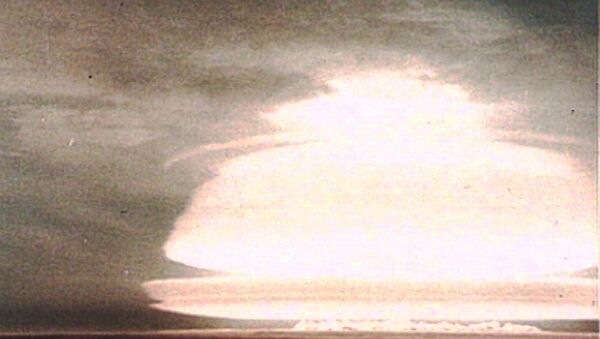 Испытание первой советской водородной бомбы в 1953 году.  Кадры из архива - Sputnik Казахстан