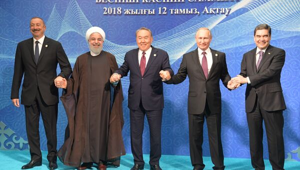 Лидеры каспийской пятерки на историческом саммите в Актау - Sputnik Казахстан