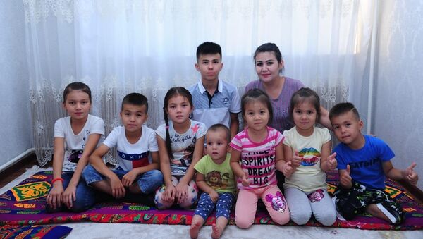 У молодой матери-героини есть мечта — попасть на прием к главе государства - Sputnik Казахстан