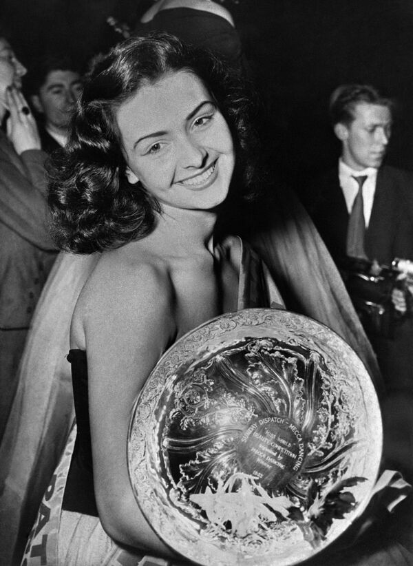 Победительница конкурса Мисс мира в 1953 году Дениз Перье - Sputnik Казахстан