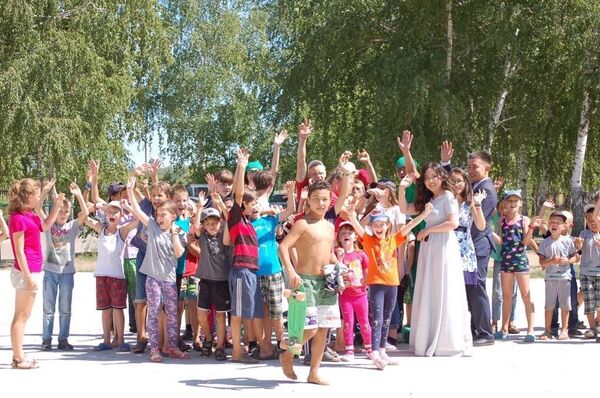 Президенттің аттасы мен жары балаларға көңілді мереке ұйымдастырды - Sputnik Қазақстан