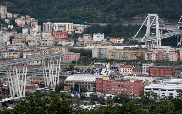 Автомобильный мост обрушился в итальянском городе Генуя - Sputnik Казахстан