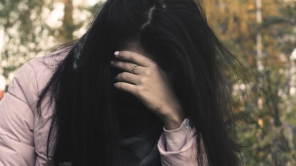Женщина плачет, иллюстративное фото - Sputnik Казахстан
