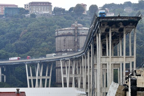 Обрушение моста в Генуе - Sputnik Казахстан