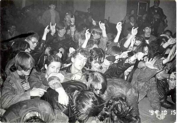 Фанаты на концерте группы Изверг - Sputnik Казахстан