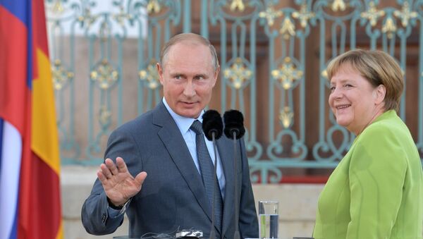 Президент РФ Владимир Путин и федеральный канцлер ФРГ Ангела Меркель во время встречи в резиденции правительства ФРГ Мезеберг - Sputnik Казахстан