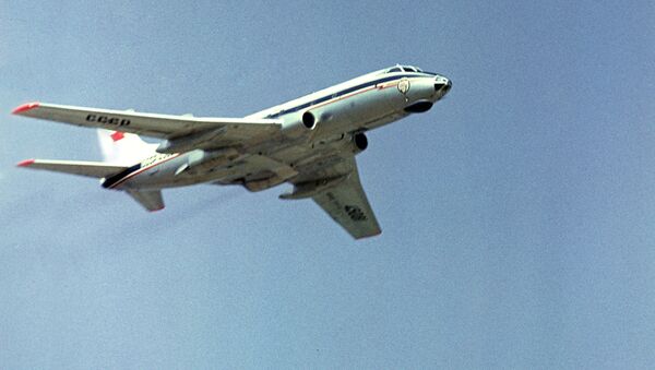 Пассажирский самолет ТУ-124 в небе, архивное фото - Sputnik Казахстан