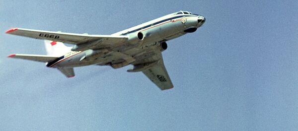 Пассажирский самолет ТУ-124 в небе, архивное фото - Sputnik Казахстан