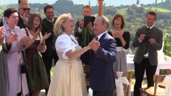 Путин на свадьбе главы МИД Австрии Кнайсль - Sputnik Казахстан