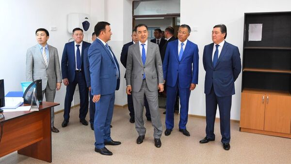 Бакытжан Сагинтаев ознакомился с ходом передислокации госорганов из Шымкента в Туркестан - Sputnik Казахстан