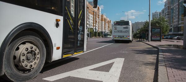 Автобус на остановке - Sputnik Казахстан