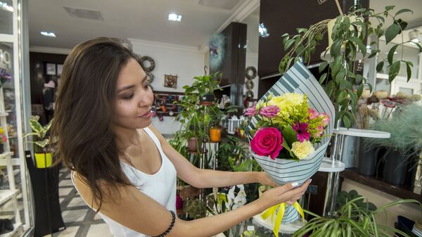 Роза Pink Floyd, хризантема, солидаго, кустовая роза и лизиантус – такой ароматный комплимент обойдется в 4200 тенге - Sputnik Казахстан