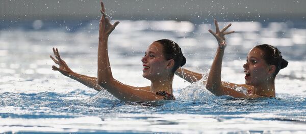 Казахстанки Александра и Екатерина Немич выступают в синхронном плавании на Азиаде Казахстанки Александра и Екатерина Немич выступают в синхронном плавании на Азиаде - Sputnik Казахстан