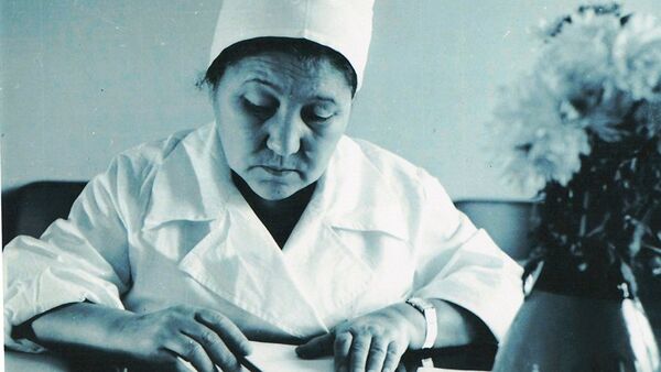 Первая женщина-хирург в Средней Азии и Казахстане Какиш Рыскулова, архивное фото - Sputnik Казахстан