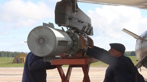 Опасная работа: как подвешивают бомбы к самолету - Sputnik Казахстан