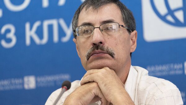 Директор Казахстанского международного бюро по правам человека и соблюдению законности (КМБПЧ) Евгений Жовтис - Sputnik Казахстан