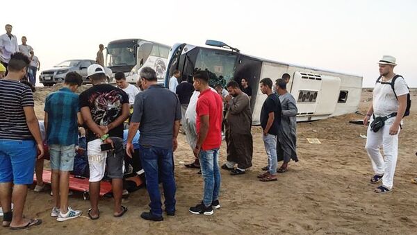 На автотрассе Хургада - Каир перевернулся пассажирский автобус, в салоне которого находились 22 казахстанских туриста - Sputnik Казахстан