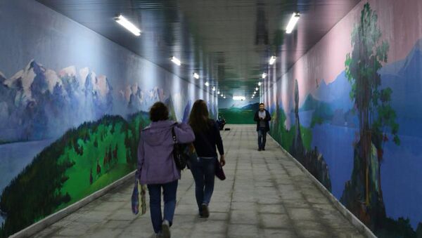 Стены подземного перехода в Астане расписали художники - Sputnik Казахстан