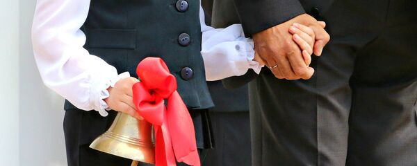 Баланың қолындағы қоңырау - Sputnik Қазақстан