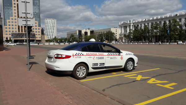 Парковка для такси перед акиматом Астаны - Sputnik Казахстан