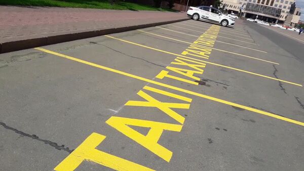 Чиновники Астаны пересели на такси - как выглядит парковка без служебных авто - Sputnik Казахстан