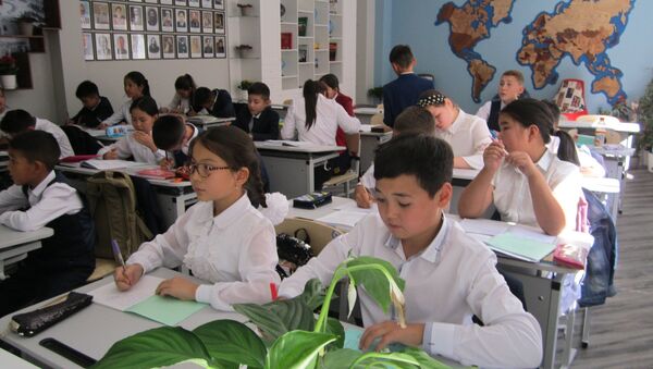 Ученики шестого класса кызылординской школы №2 Мурагер - Sputnik Казахстан