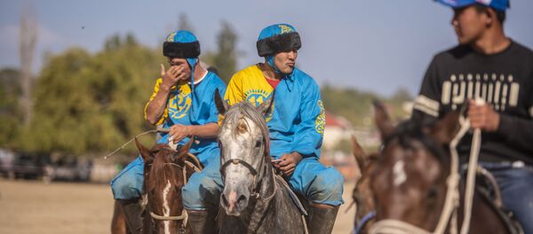 Всемирные игры кочевников-2018. Французские, американские, казахские и узбекские спортсмены играют в кок-бору - Sputnik Казахстан
