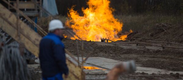 Добыча газа на месторождении, архивное фото Добыча газа на месторождении, архивное фото - Sputnik Казахстан