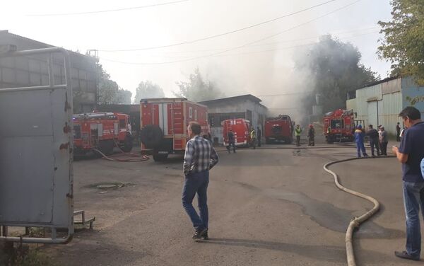 Сильный пожар на складских помещениях - Sputnik Казахстан