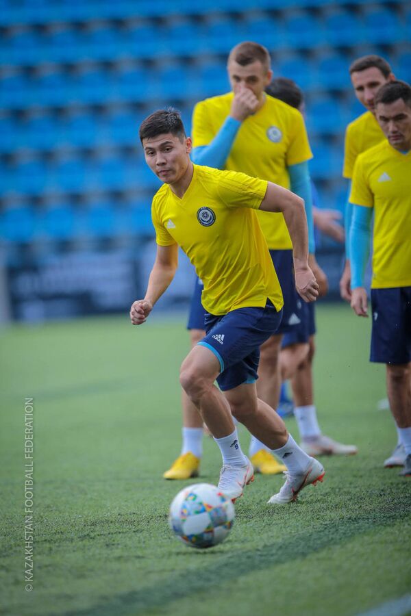 Лучший футболист Казахстана может уехать в Болгарию – аргументы за и против - Sputnik Казахстан