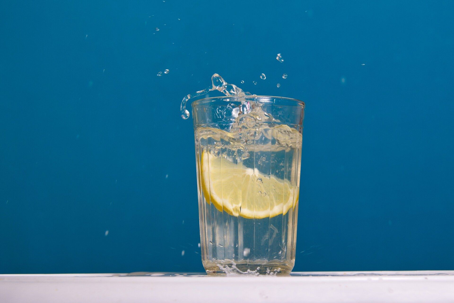 Граненый стакан, иллюстративное фото - Sputnik Казахстан, 1920, 10.09.2025