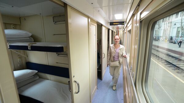 Женщина в поезде, архивное фото - Sputnik Казахстан