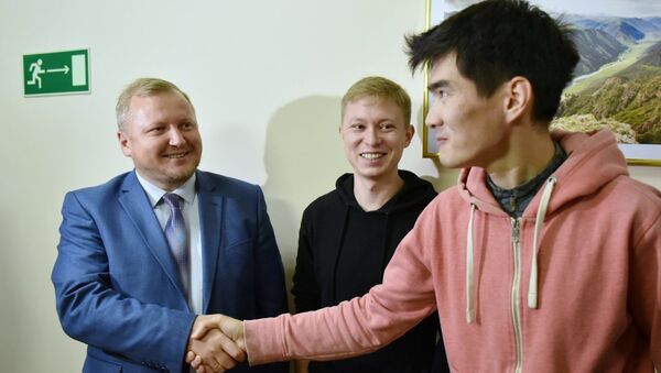 Жандос Садыбек и Дмитрий Кириллов после рассмотрения апелляционной жалобы в суде - Sputnik Казахстан