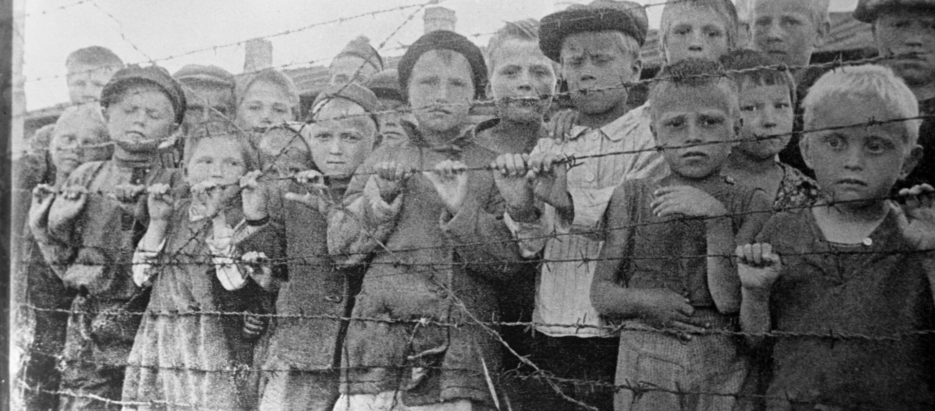 Дети в нацистском концентрационном лагере Майданек - Sputnik Казахстан, 1920, 15.09.2018