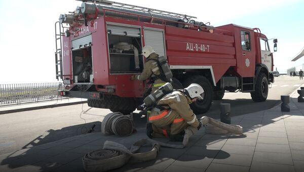 Пожарные машины подъехали к зданию нового вокзала в Астане – видео - Sputnik Казахстан