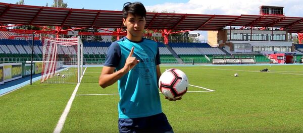 Еркебулан Сейдахмет забивает красивый гол со штрафного - Sputnik Казахстан