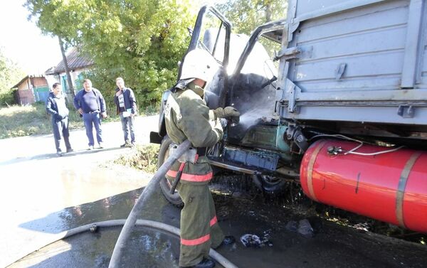 В Зыряновске пожарные предотвратили взрыв газовых баллонов - Sputnik Казахстан