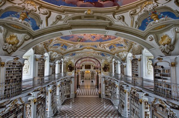 Библиотека аббатства в австрийском Адмонте - Sputnik Қазақстан