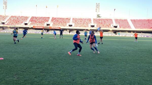 Тренировка женского футбольного клуба БИИК-Казыгурт - Sputnik Казахстан