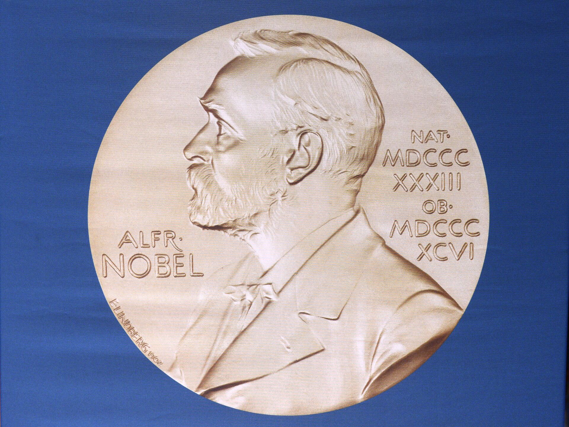 Медаль с изображением Альфреда Нобеля - Sputnik Казахстан, 1920, 09.12.2023