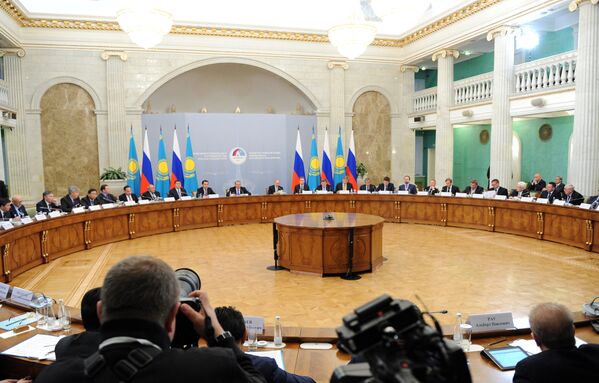 Пленарное заседание X форума межрегионального сотрудничества России и Казахстана в Екатеринбурге - Sputnik Казахстан