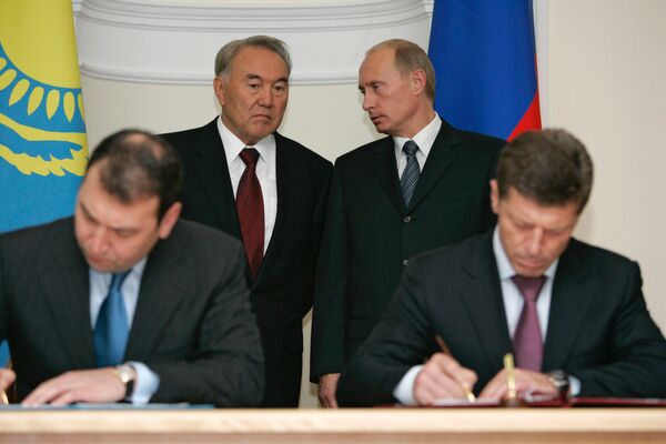 Президент РФ В.Путин принял участие в 4-ом форуме руководителей приграничных регионов России и Казахстана - Sputnik Казахстан
