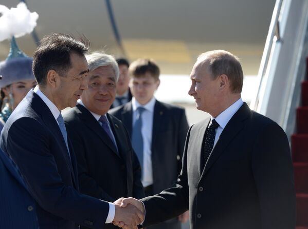 В.Путин прибыл в Казахстан для участия в форуме межрегионального сотрудничества России и Казахстана. - Sputnik Казахстан