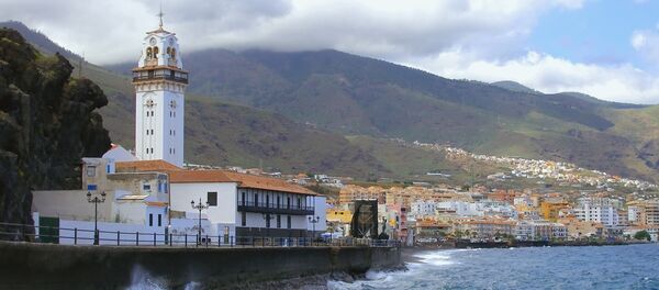 Панорама прибрежного городка Канделярия на востоке острова Тенерифе, Испания - Sputnik Казахстан