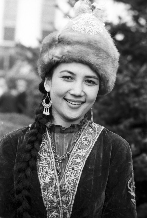 Актриса Данагуль Темирсултанова в роли дочери Иктынбая в кинофильме На перевале - Sputnik Казахстан