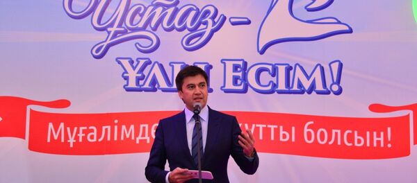 Шымкент әкімі Ғабидолла Әбдірахымов мұғалімдерді құттықтады - Sputnik Қазақстан