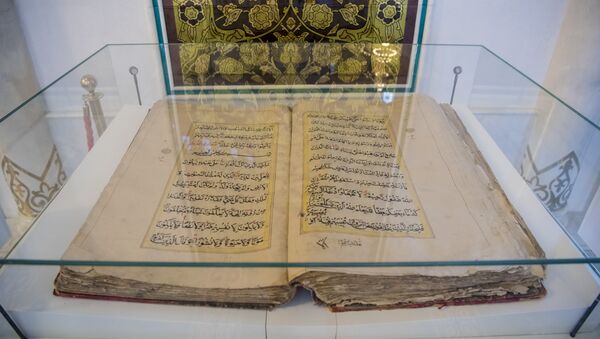 Старинный Коран, хранящийся в мечети Хазрет Султан - Sputnik Қазақстан