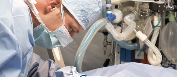 Дәрігер ота жасап жатыр - Sputnik Қазақстан