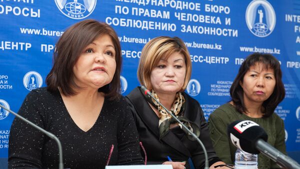 Айман Умарова (крайняя слева) - Sputnik Казахстан