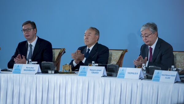 Президент Казахстана Нурсултан Назарбаев (в центре) во время Съезда лидеров мировых и традиционных религий - Sputnik Казахстан